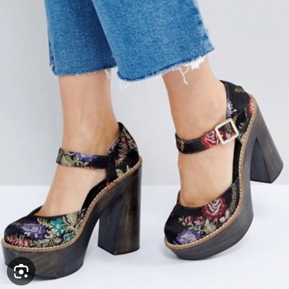 Free People ‘STARLET’ Black Floral Embroidered Wood Platform Mary Jane Heels - Picture 7 of 11